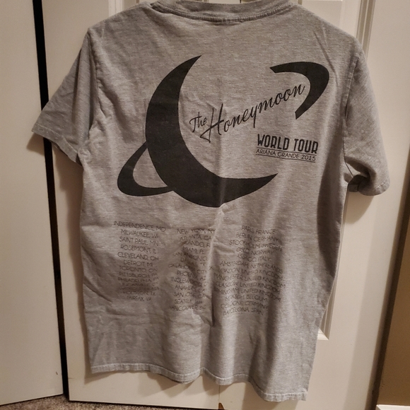 **SOLD** Ariana Grande 2015 Concert T-shirt - Picture 3 of 4